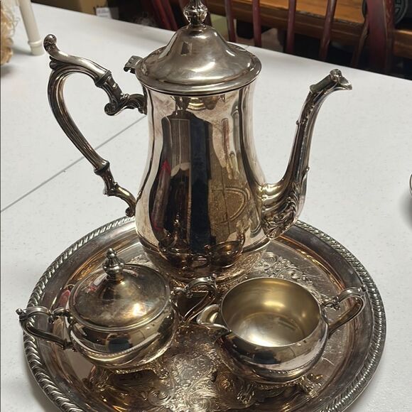 WM Rogers Elegant Silver Tea Set with Tray - Picture 1 of 5